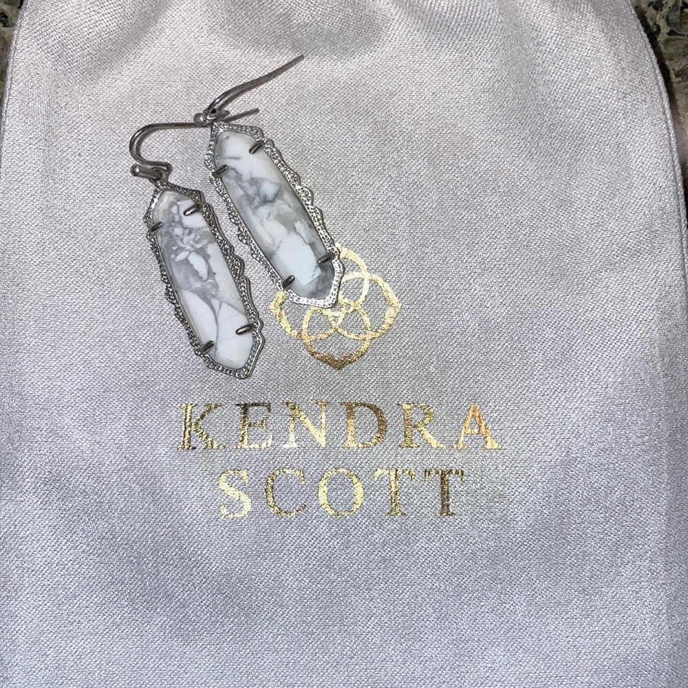Kendra Scott Francie earrings in White Howlite